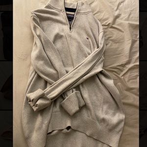 oversized Timmy Hilfiger sweater